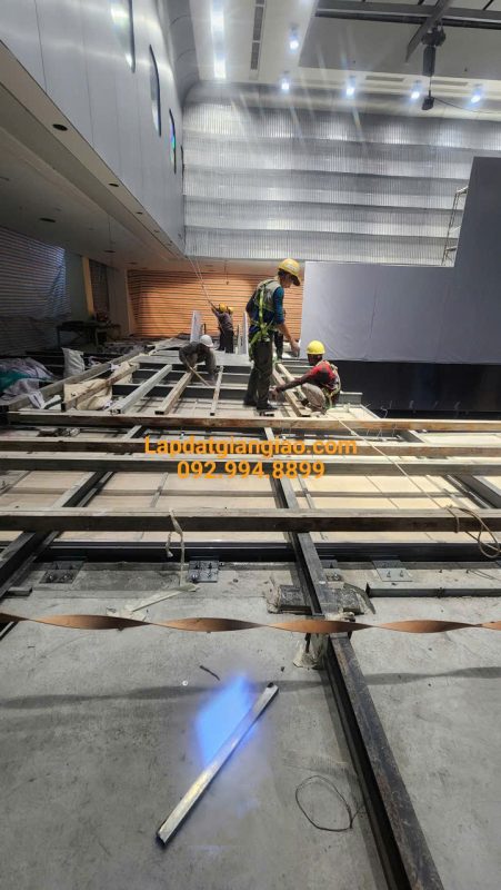 Khung bạc dưới hệ dầm I, bối cảnh chọn vị trí kẹp dầm BS1139 tại công trình