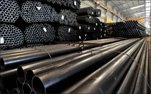 Ống tuýp giàn giáo tập kết trong kho