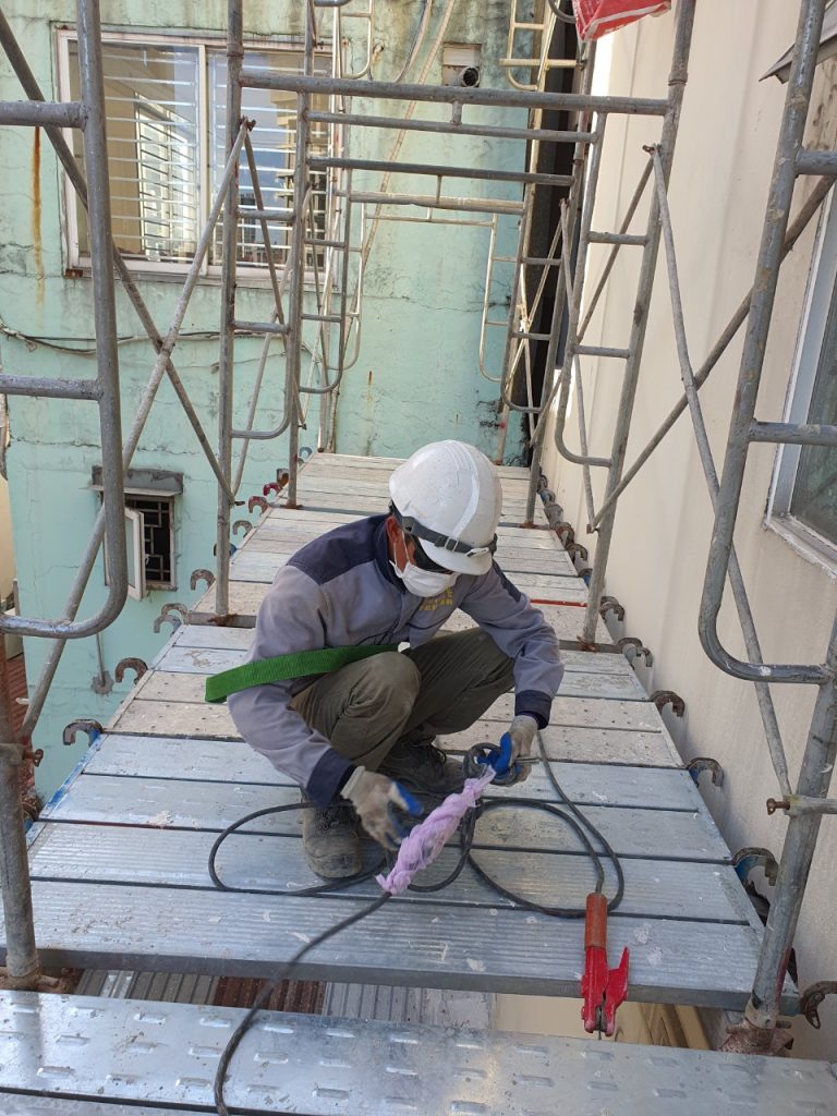 lắp đặt giàn giáp q1