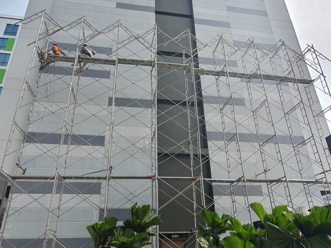 Ảnh lắp dựng giàn giáo tại Cộng Hòa