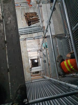 lắp đặt giàn giáo trong lo nhiệt điện