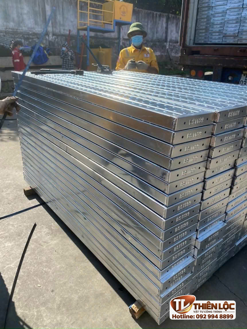 Lô mâm BS1139 dài 2 m tại khu vực giao hàng