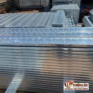 Bề mặt mâm giàn giáo BS1139 đột lỗ và gân dọc